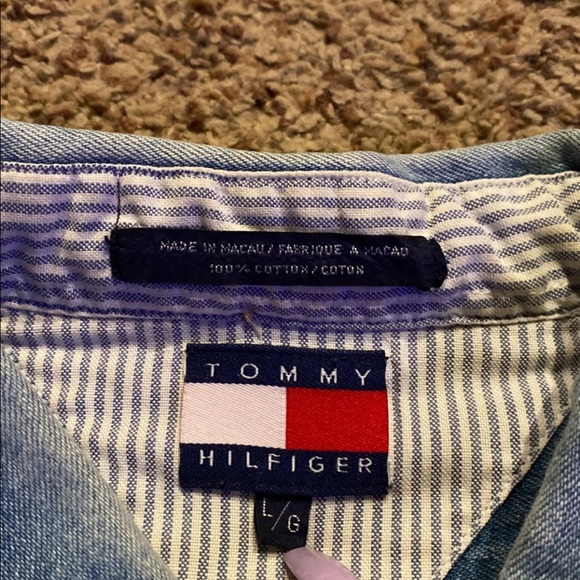 Tommy Hilfiger - Picture 2 of 3